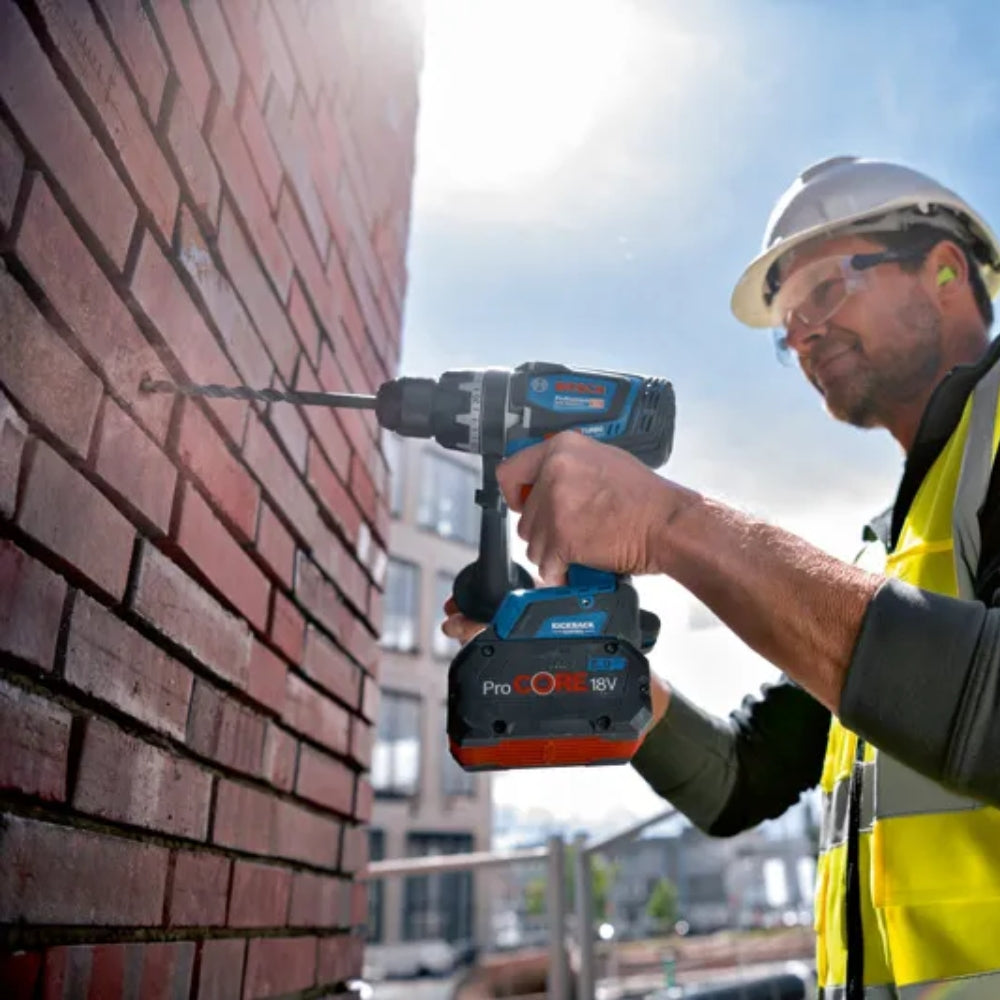 Trapano Avvitatore A Percussione Bosch GSB 18V-150 C Professional Biturbo 18 V + 2 Batterie Li-Ioni Da 8,0 Ah + Caricabatterie + Valigetta L-BOXX 136 - 06019J5105