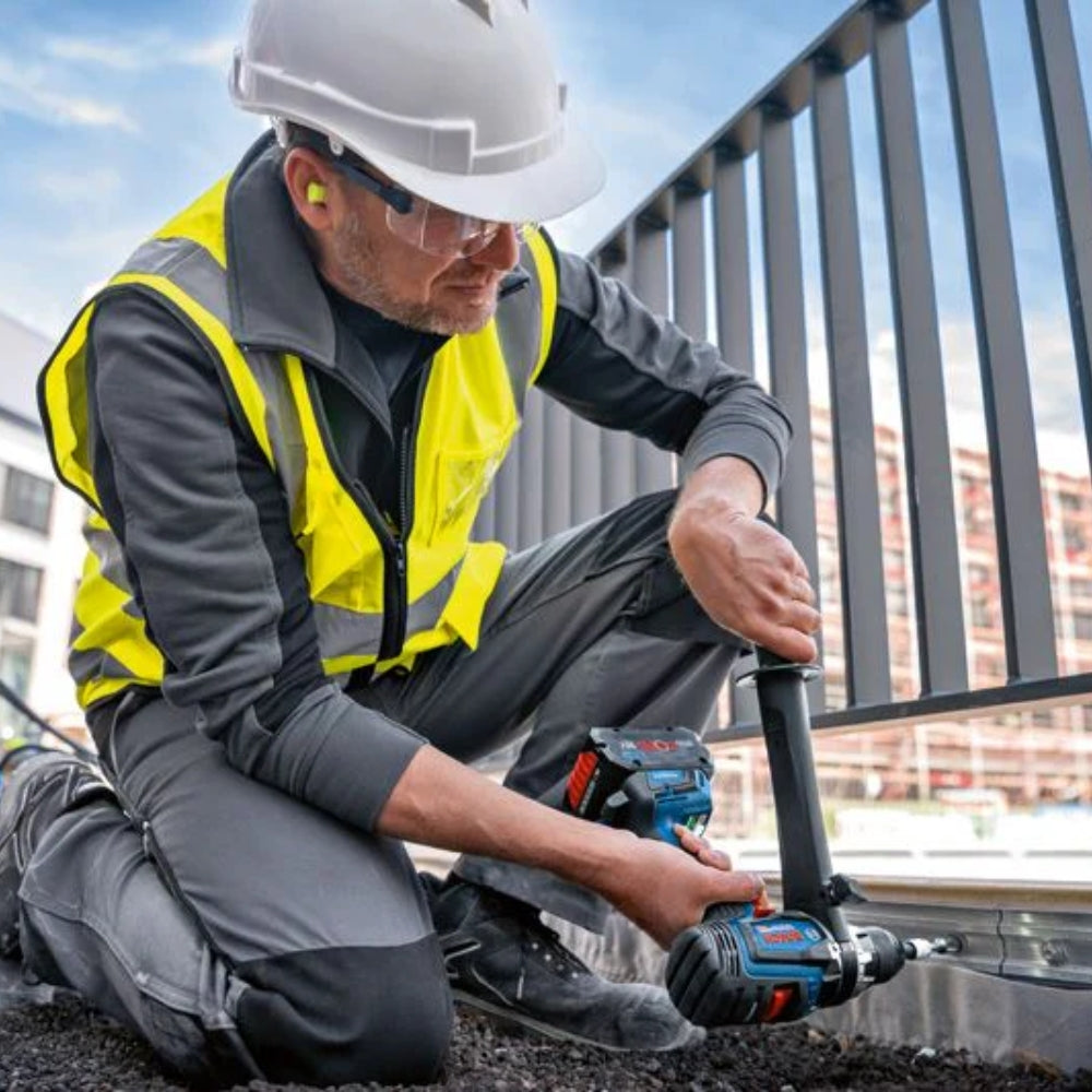 Trapano Avvitatore A Percussione Bosch GSB 18V-150 C Professional Biturbo 18 V + 2 Batterie Li-Ioni Da 8,0 Ah + Caricabatterie + Valigetta L-BOXX 136 - 06019J5105