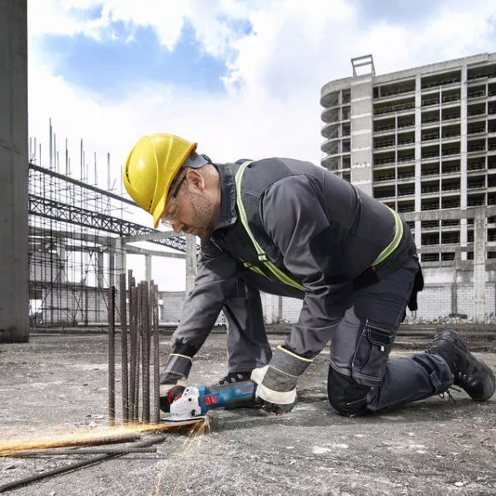 Smerigliatrice Angolare A Batteria Bosch GWS 18V-11 S Professional 125mm 1100W  Con 2 Batterie 5.0Ah + Caricabatterie + L-BOXX - 06019N4002