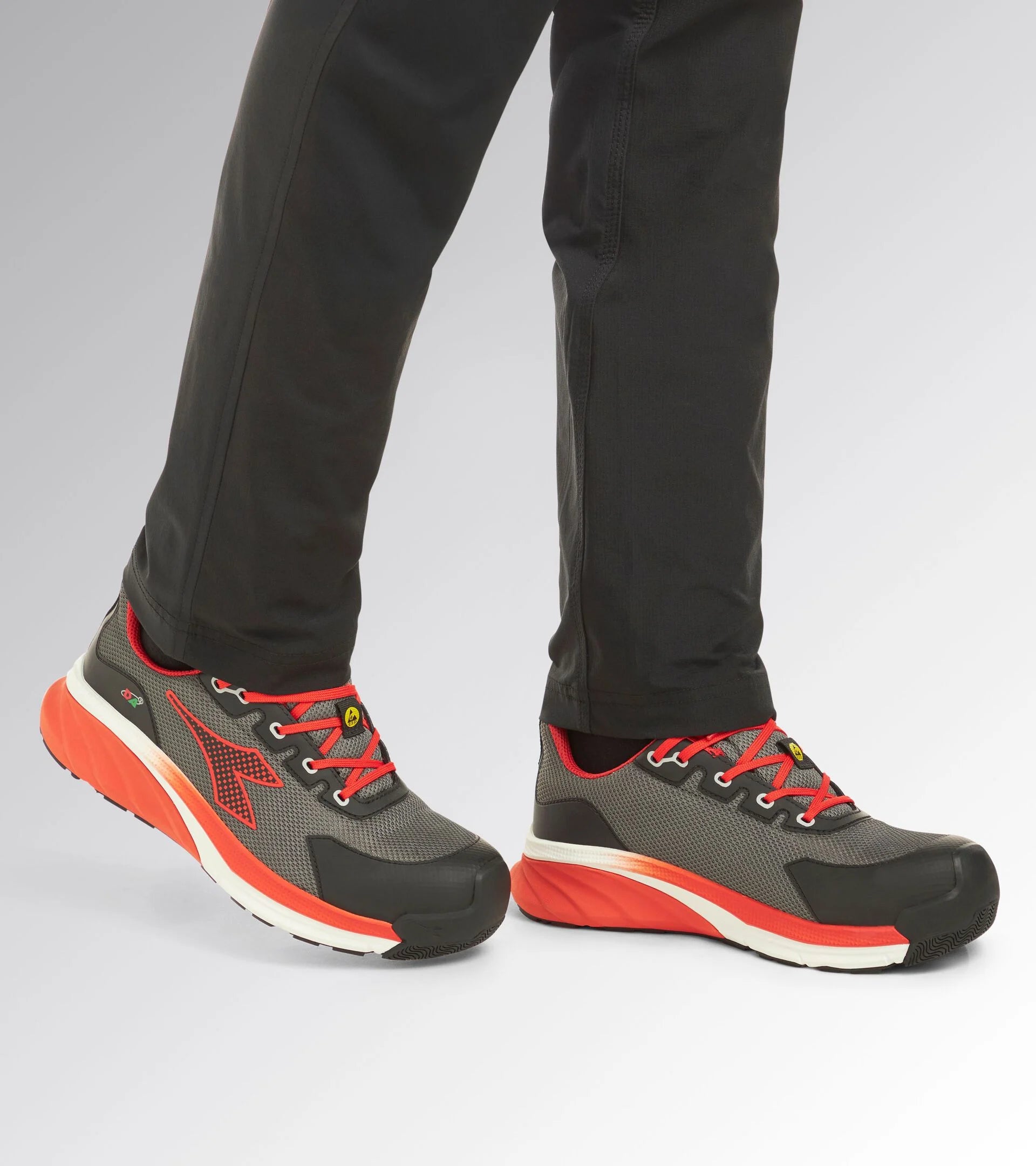 Scarpe Antinfortunistiche Diadora RUN TEXT LOW S1PS FO SR ESDVORTEX DA2 LOW S1PS SC SR HRO ESD ANTRACITE/ROSSO Cod. 182043-C0067