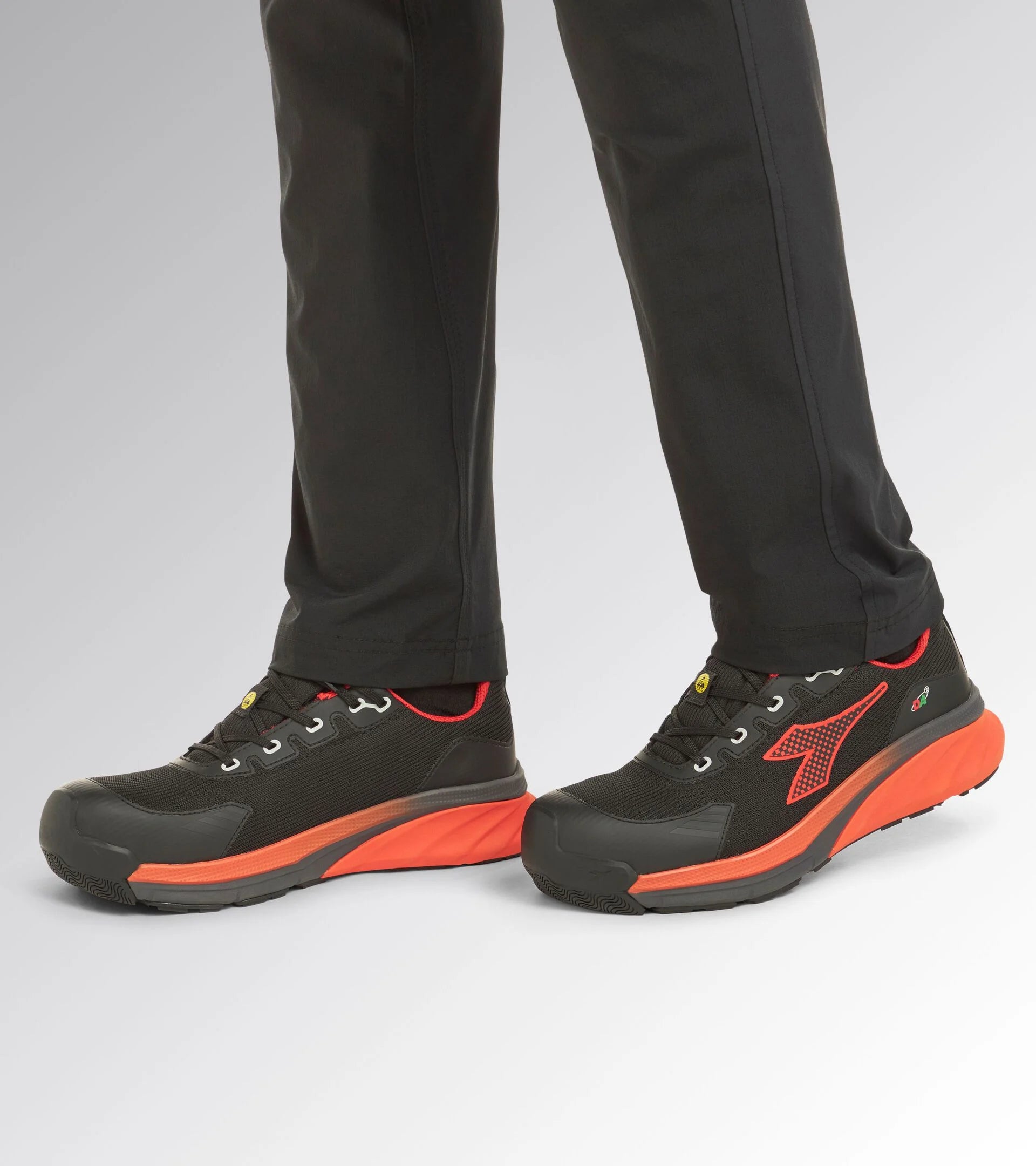 Diadora RUN TEXT LOW S1PS FO SR ESDVORTEX DA2 LOW S1PS SC SR HRO ESD Safety Shoes ANTHRACITE/RED Cod. 182043-C0067