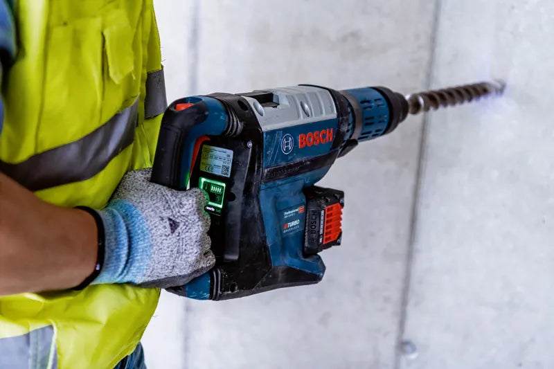 NOLEGGIO MARTELLO PERFORATORE A BATTERIA 8 KG Bosch GBH 18V-45 C BITURBO