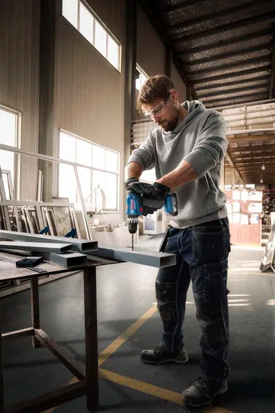 OFFERTA SPECIALE BOSCH Trapano Avvitatore A Percussione Bosch Professional GSB 18V-25 Con 63 Accessori + 2 Batterie 18V da 2,0Ah + Caricabatterie - 06019K9304